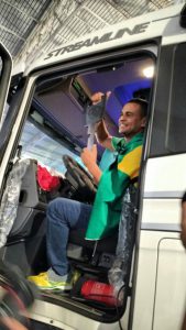 Luís Carlos no seu Scania R440 zero km