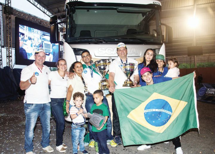 Eliardo Locatelli (à esquerda), o melhor do Brasil pela segunda vez, e o fi nalista Rui Gobbi: festa das famílias
