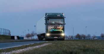 eActros busca bater recorde de mais de 100 quilômetros em marcha à ré