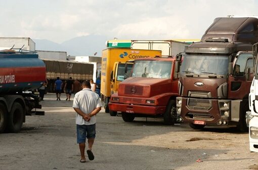 Empresas dão calote em caminhoneiros