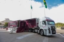 Carreta da Volkswagen leva exames gratuitos para mulheres em Santo Antônio do Caiuá