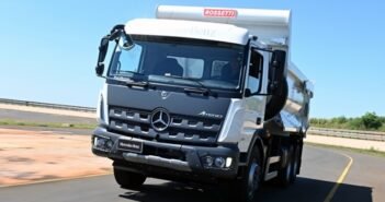 Mercedes-Benz lança na Agrishow novos caminhões Atego para operações mistas e fora de estrada