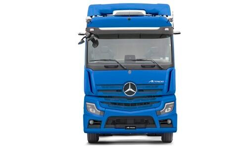 Mercedes-Benz comemora 70 anos com novidades na Fenatran